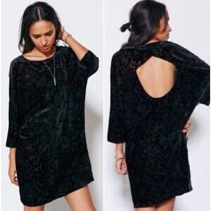 Silence + Noise x Anthro | Black Velvet Burnout Cut-Out Back Shift Dress